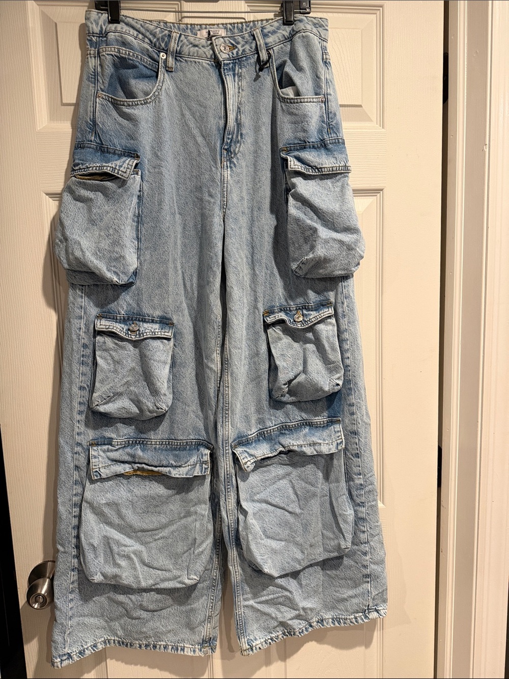 Light Blue Relaxed Cargo Jeans with Multiple Pockets